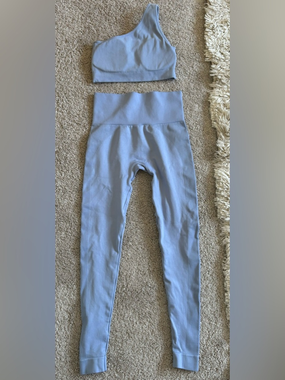Women’s High-Waist Seamless Leggings set in Light Blue